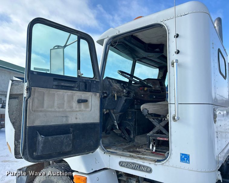 image for item MO9149 1994 Freightliner FLD112 truck cab and chassis