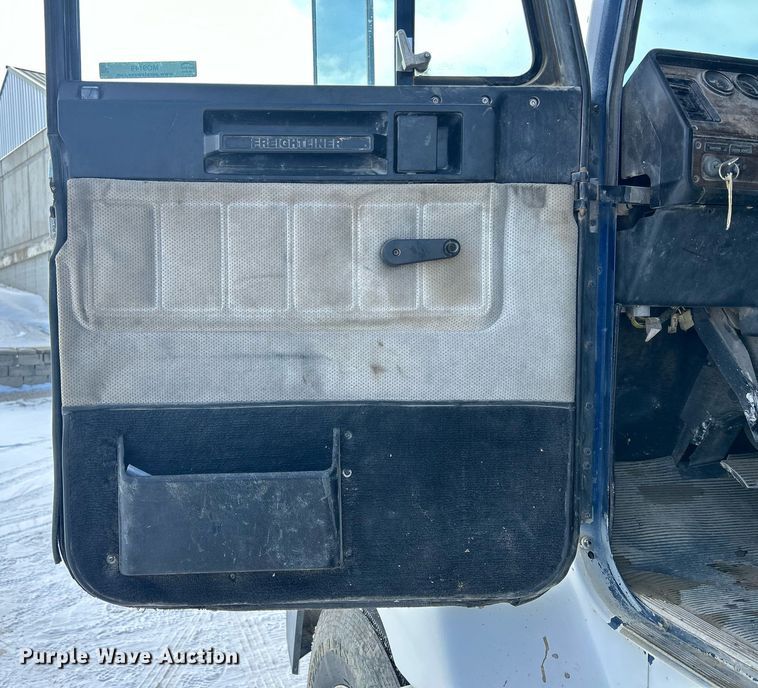 image for item MO9149 1994 Freightliner FLD112 truck cab and chassis