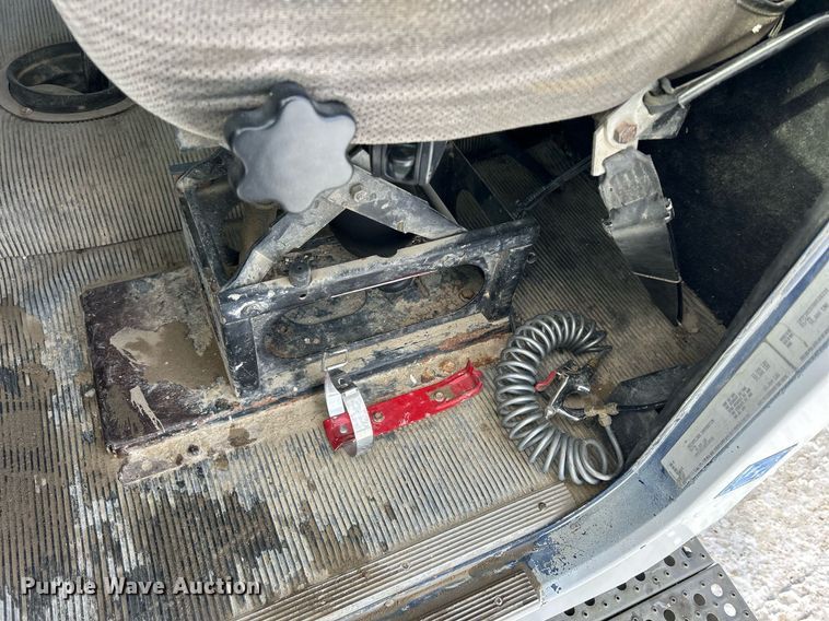 image for item MO9149 1994 Freightliner FLD112 truck cab and chassis