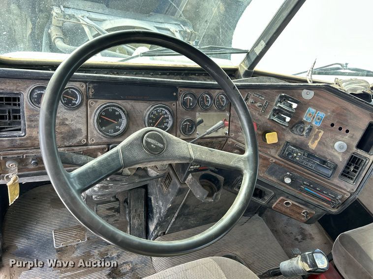 image for item MO9149 1994 Freightliner FLD112 truck cab and chassis