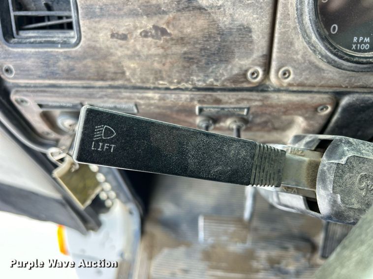 image for item MO9149 1994 Freightliner FLD112 truck cab and chassis