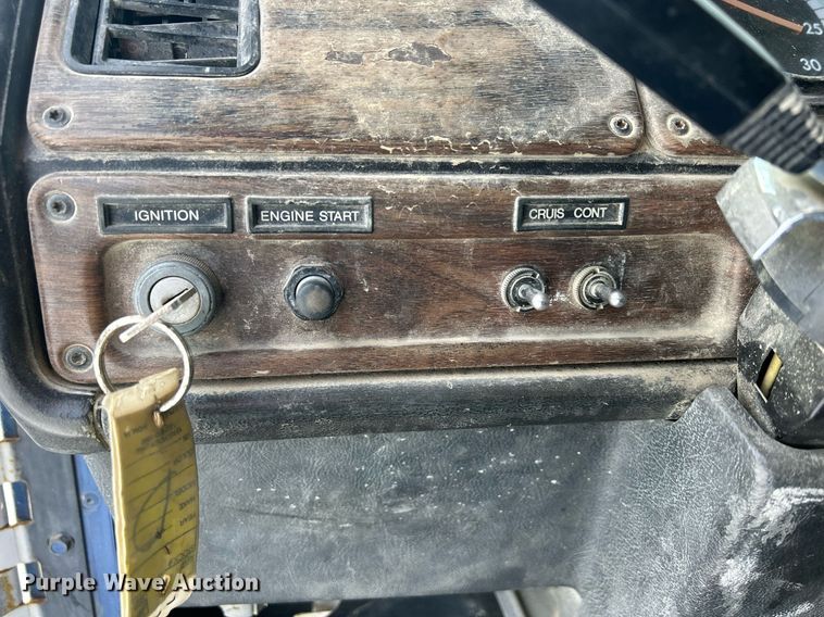 image for item MO9149 1994 Freightliner FLD112 truck cab and chassis