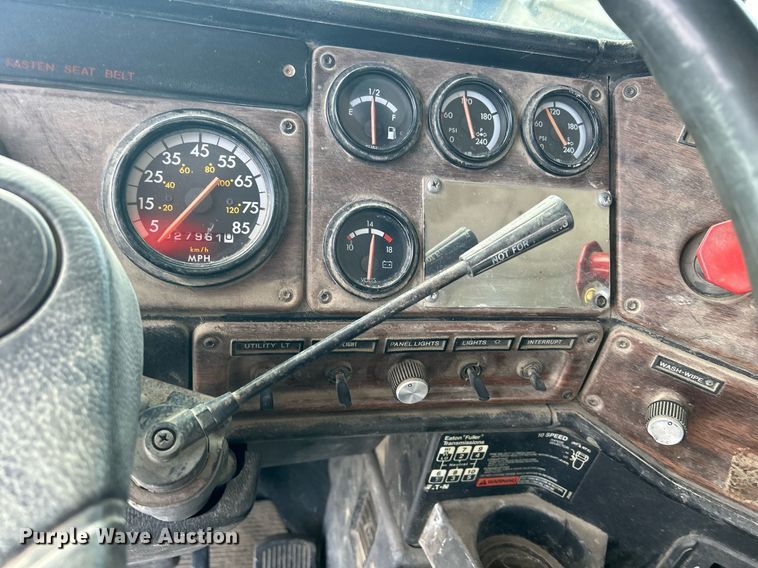 image for item MO9149 1994 Freightliner FLD112 truck cab and chassis