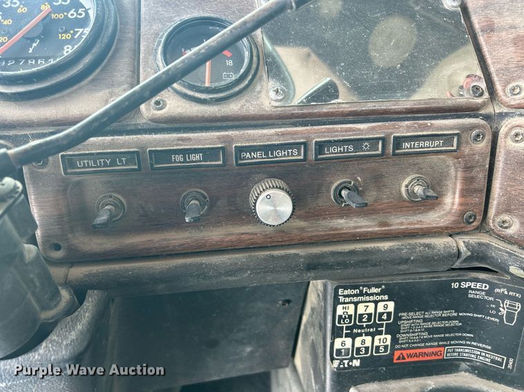 image for item MO9149 1994 Freightliner FLD112 truck cab and chassis