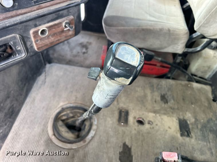 image for item MO9149 1994 Freightliner FLD112 truck cab and chassis