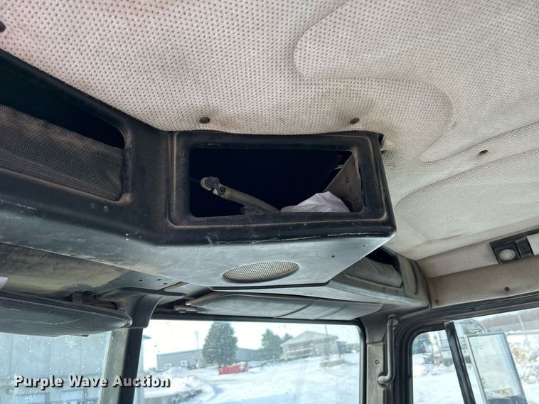 image for item MO9149 1994 Freightliner FLD112 truck cab and chassis