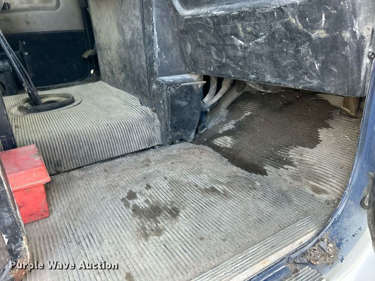 image for item MO9149 1994 Freightliner FLD112 truck cab and chassis