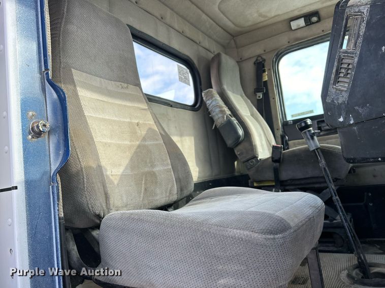 image for item MO9149 1994 Freightliner FLD112 truck cab and chassis