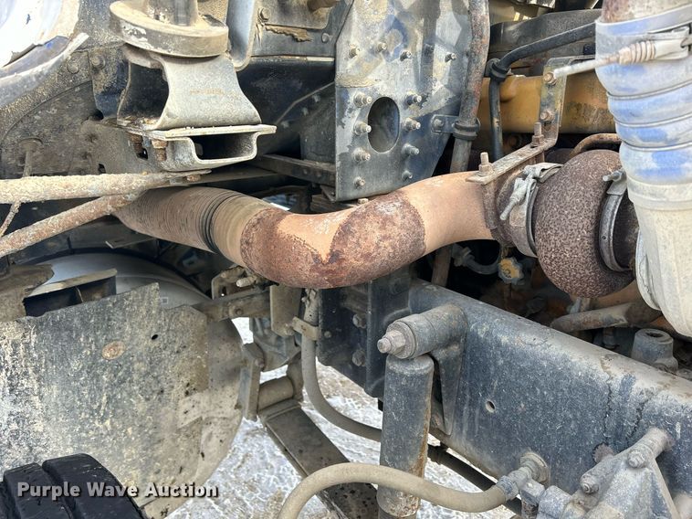 image for item MO9149 1994 Freightliner FLD112 truck cab and chassis