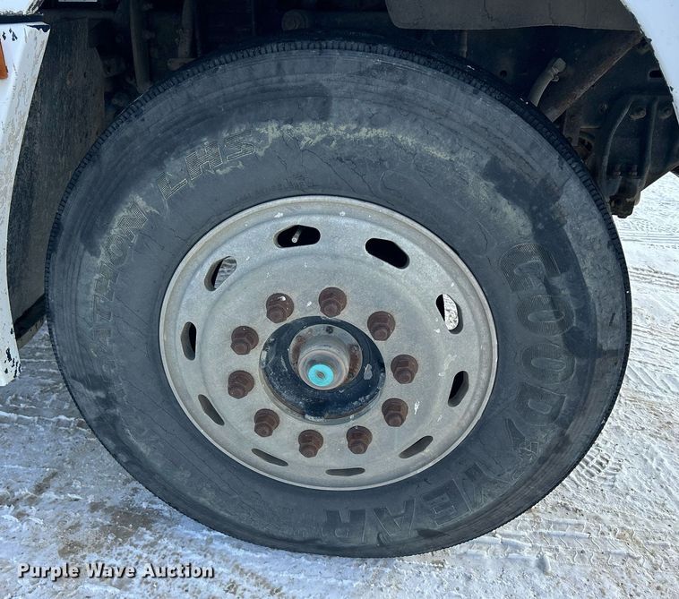 image for item MO9149 1994 Freightliner FLD112 truck cab and chassis