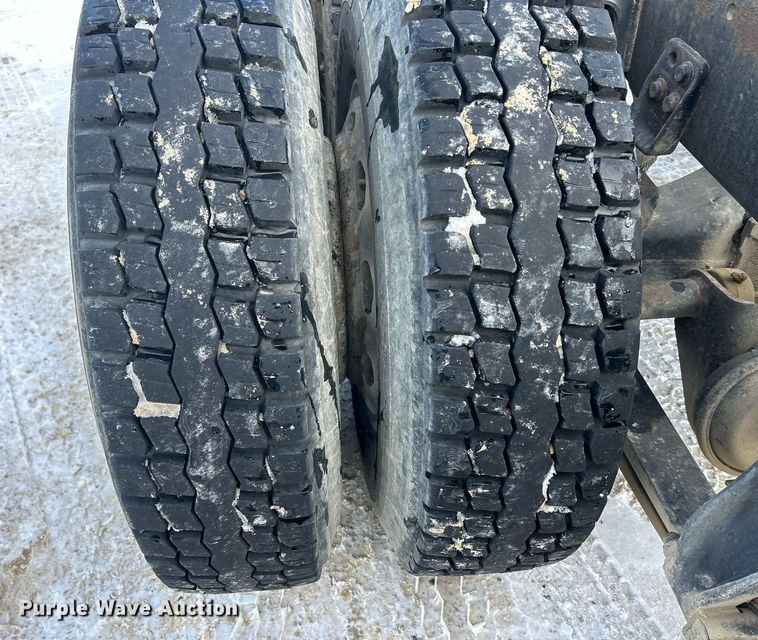 image for item MO9149 1994 Freightliner FLD112 truck cab and chassis