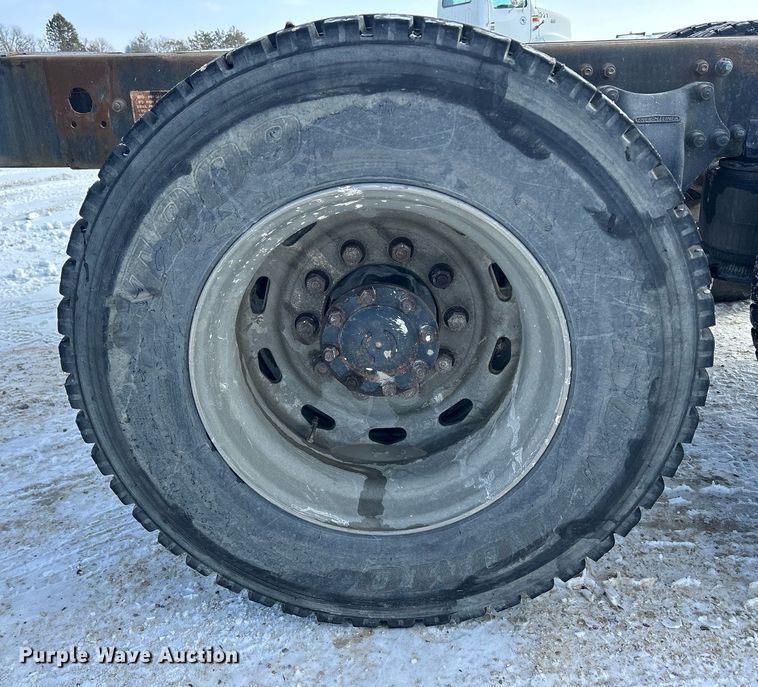 image for item MO9149 1994 Freightliner FLD112 truck cab and chassis