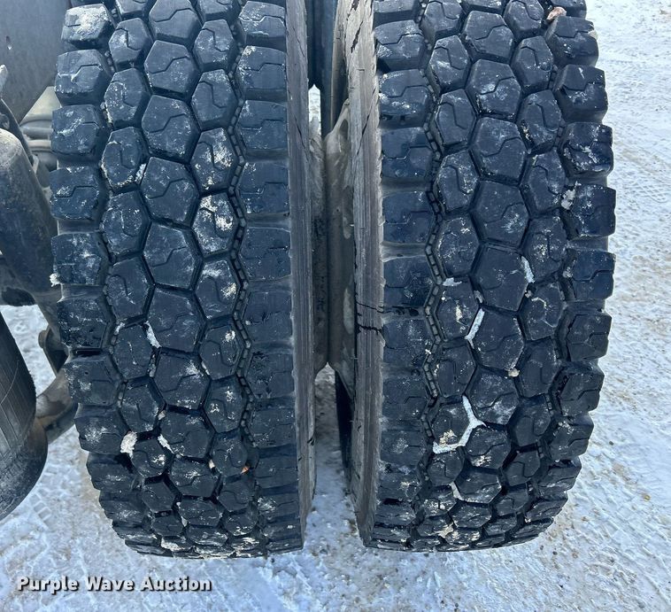 image for item MO9149 1994 Freightliner FLD112 truck cab and chassis