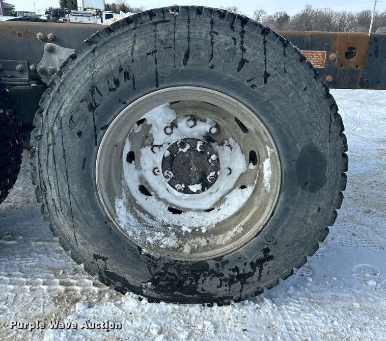 image for item MO9149 1994 Freightliner FLD112 truck cab and chassis