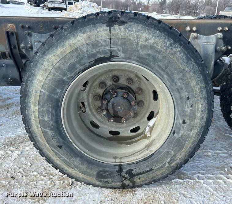 image for item MO9149 1994 Freightliner FLD112 truck cab and chassis