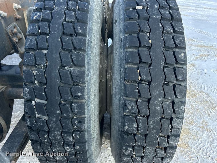 image for item MO9149 1994 Freightliner FLD112 truck cab and chassis