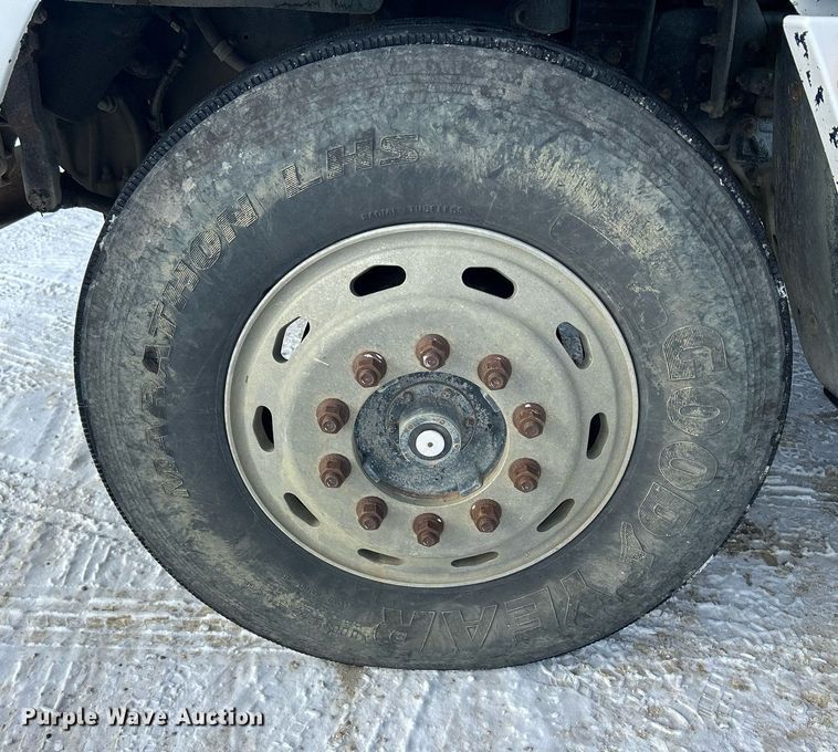 image for item MO9149 1994 Freightliner FLD112 truck cab and chassis