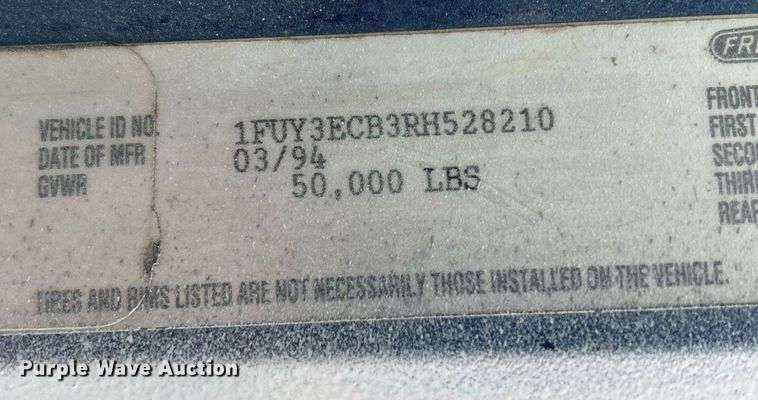 image for item MO9149 1994 Freightliner FLD112 truck cab and chassis