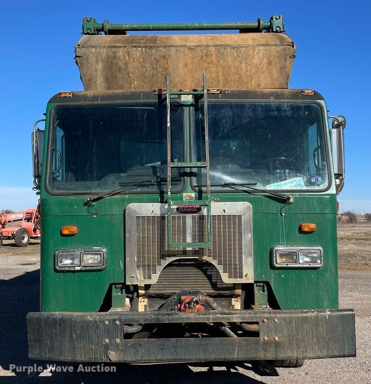 image for item NA9741 2010 Peterbilt 320 refuse truck