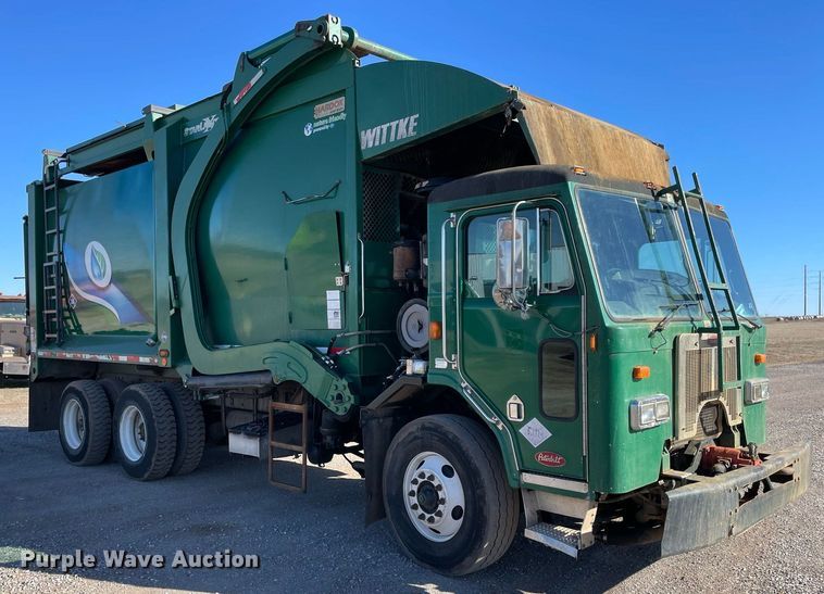 image for item NA9741 2010 Peterbilt 320 refuse truck