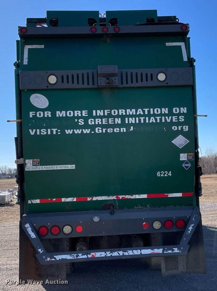 image for item NA9741 2010 Peterbilt 320 refuse truck