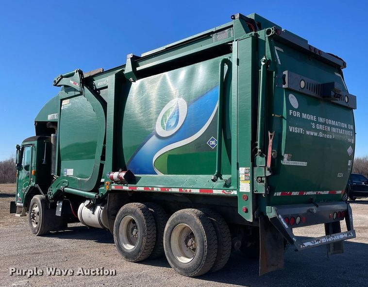 image for item NA9741 2010 Peterbilt 320 refuse truck