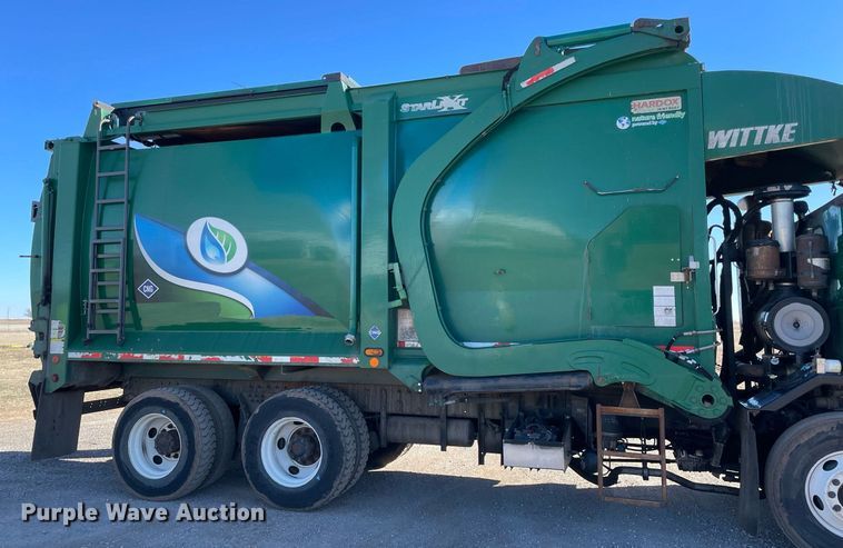 image for item NA9741 2010 Peterbilt 320 refuse truck