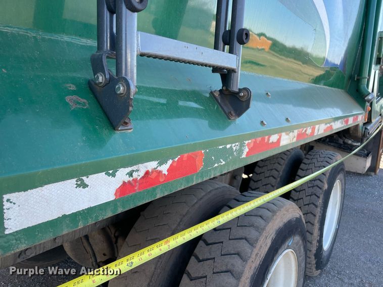 image for item NA9741 2010 Peterbilt 320 refuse truck