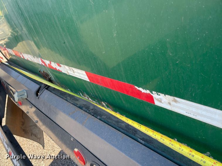 image for item NA9741 2010 Peterbilt 320 refuse truck