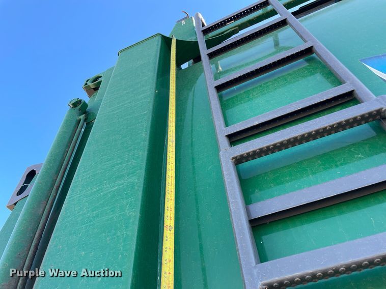 image for item NA9741 2010 Peterbilt 320 refuse truck