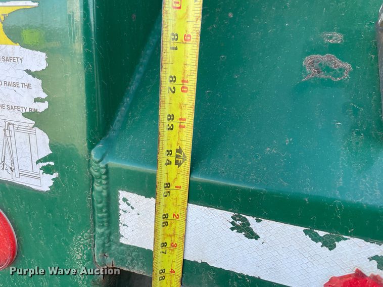 image for item NA9741 2010 Peterbilt 320 refuse truck