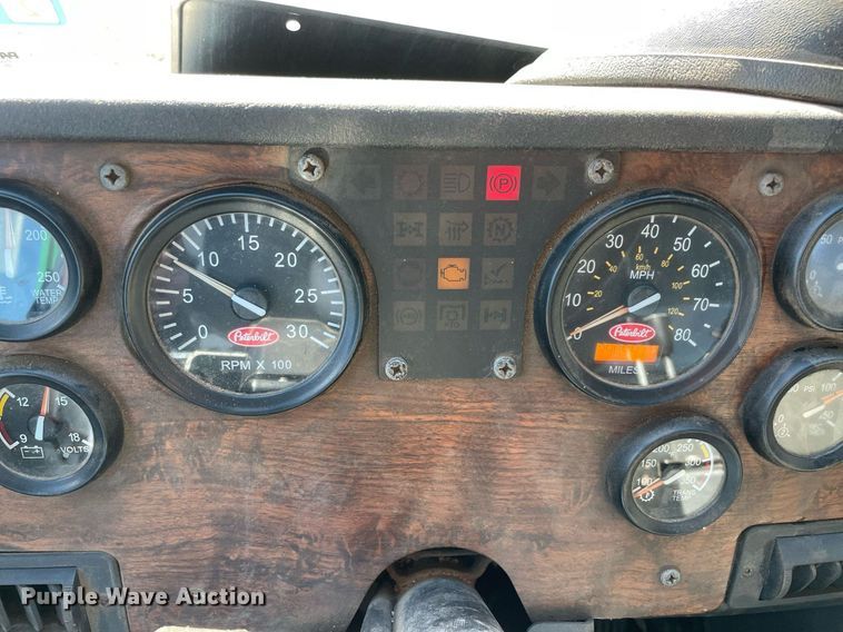 image for item NA9741 2010 Peterbilt 320 refuse truck