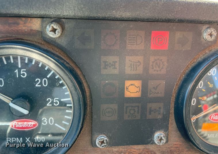 image for item NA9741 2010 Peterbilt 320 refuse truck