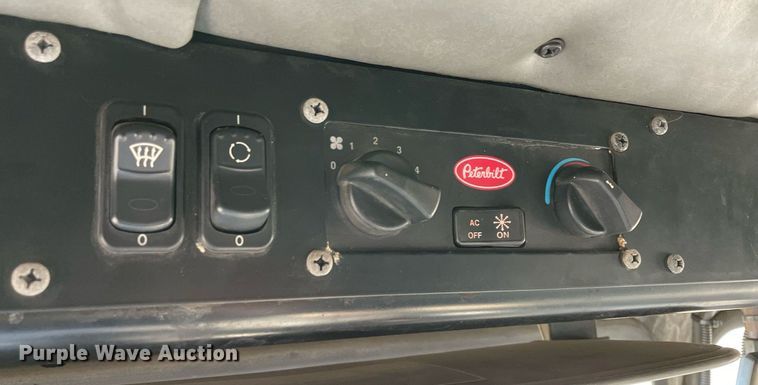 image for item NA9741 2010 Peterbilt 320 refuse truck