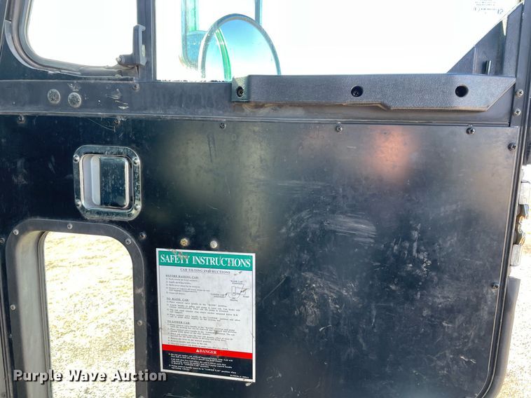 image for item NA9741 2010 Peterbilt 320 refuse truck