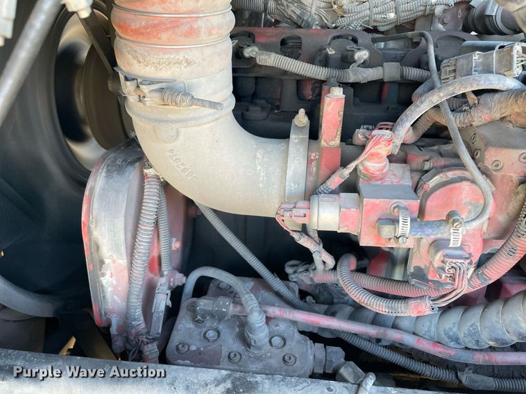 image for item NA9741 2010 Peterbilt 320 refuse truck