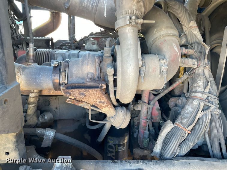 image for item NA9741 2010 Peterbilt 320 refuse truck