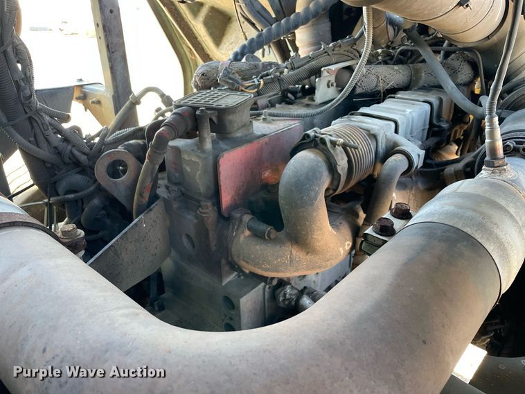 image for item NA9741 2010 Peterbilt 320 refuse truck