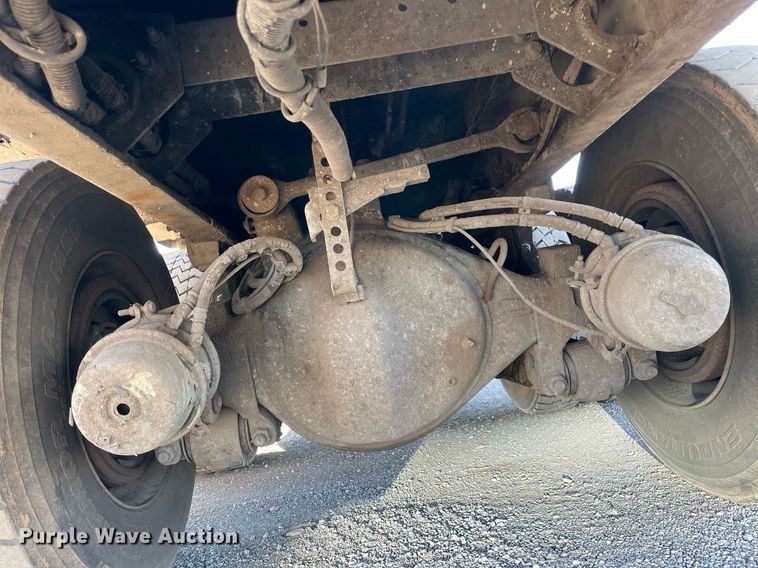 image for item NA9741 2010 Peterbilt 320 refuse truck