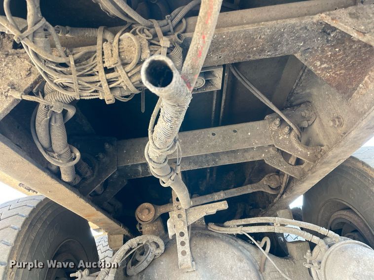 image for item NA9741 2010 Peterbilt 320 refuse truck