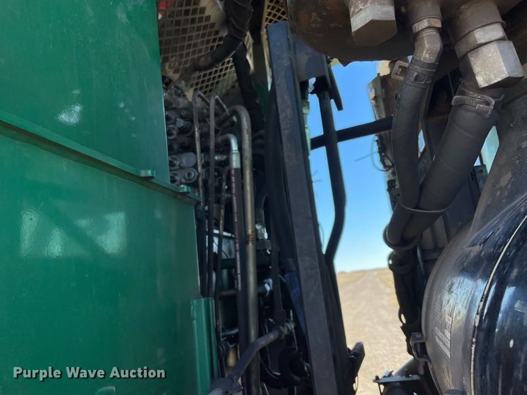 image for item NA9741 2010 Peterbilt 320 refuse truck