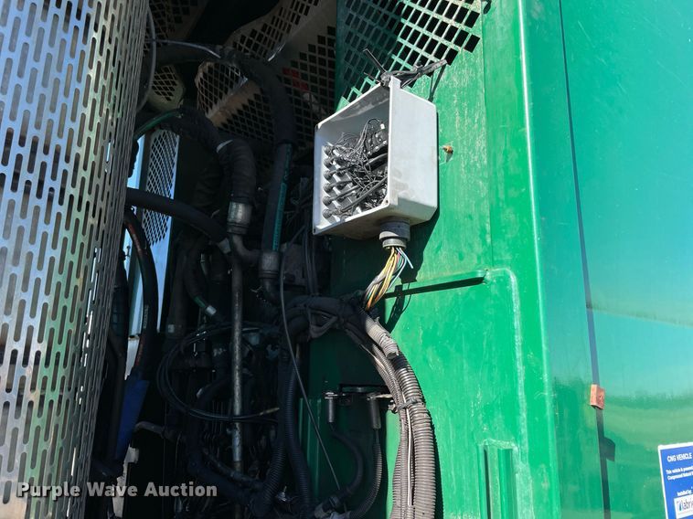 image for item NA9741 2010 Peterbilt 320 refuse truck