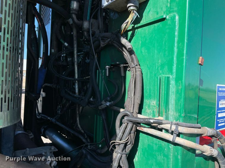 image for item NA9741 2010 Peterbilt 320 refuse truck