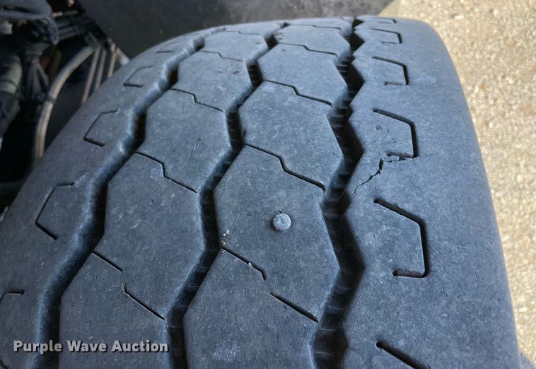 image for item NA9741 2010 Peterbilt 320 refuse truck