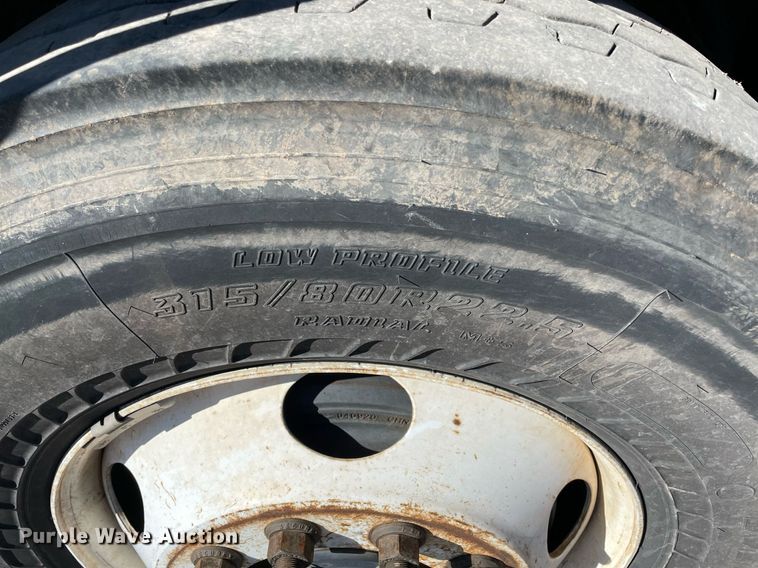 image for item NA9741 2010 Peterbilt 320 refuse truck