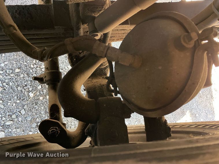 image for item NA9741 2010 Peterbilt 320 refuse truck