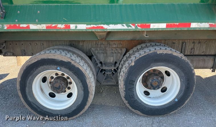 image for item NA9741 2010 Peterbilt 320 refuse truck