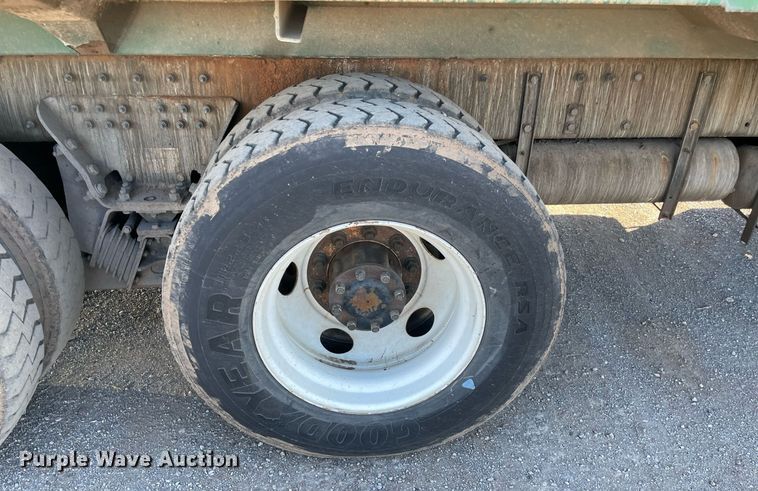 image for item NA9741 2010 Peterbilt 320 refuse truck