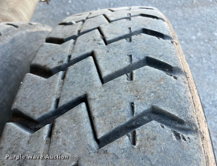 image for item NA9741 2010 Peterbilt 320 refuse truck