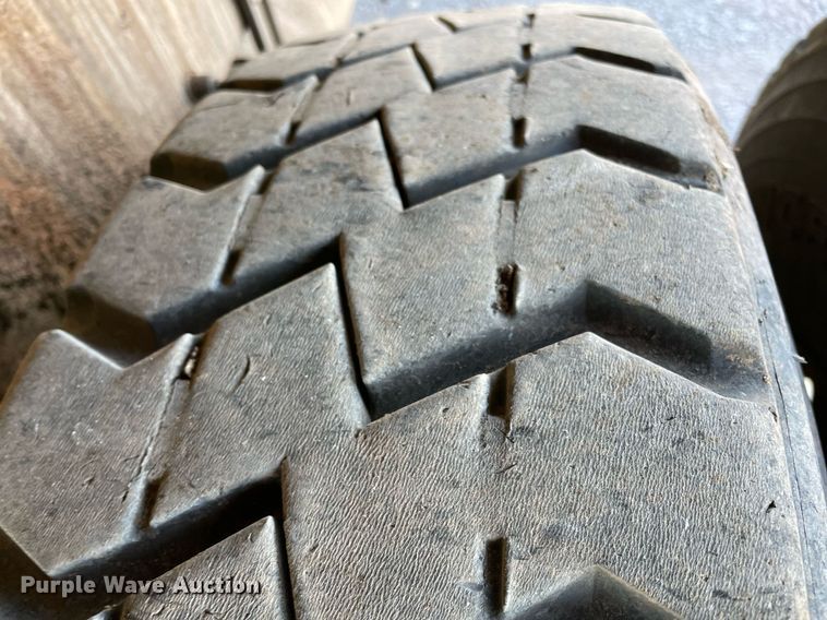 image for item NA9741 2010 Peterbilt 320 refuse truck